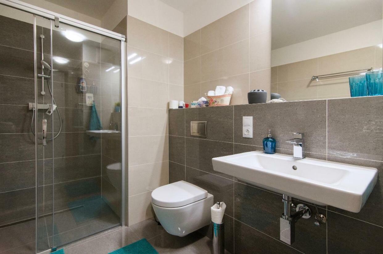 Free Parking In Garage Karolina Plazza, New Cosy Studio With All You Need Prague Extérieur photo